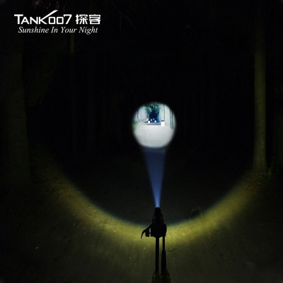 TANK007強(qiáng)光手電筒戶外伸縮調(diào)焦手電LED直充遠(yuǎn)射電筒KZ03